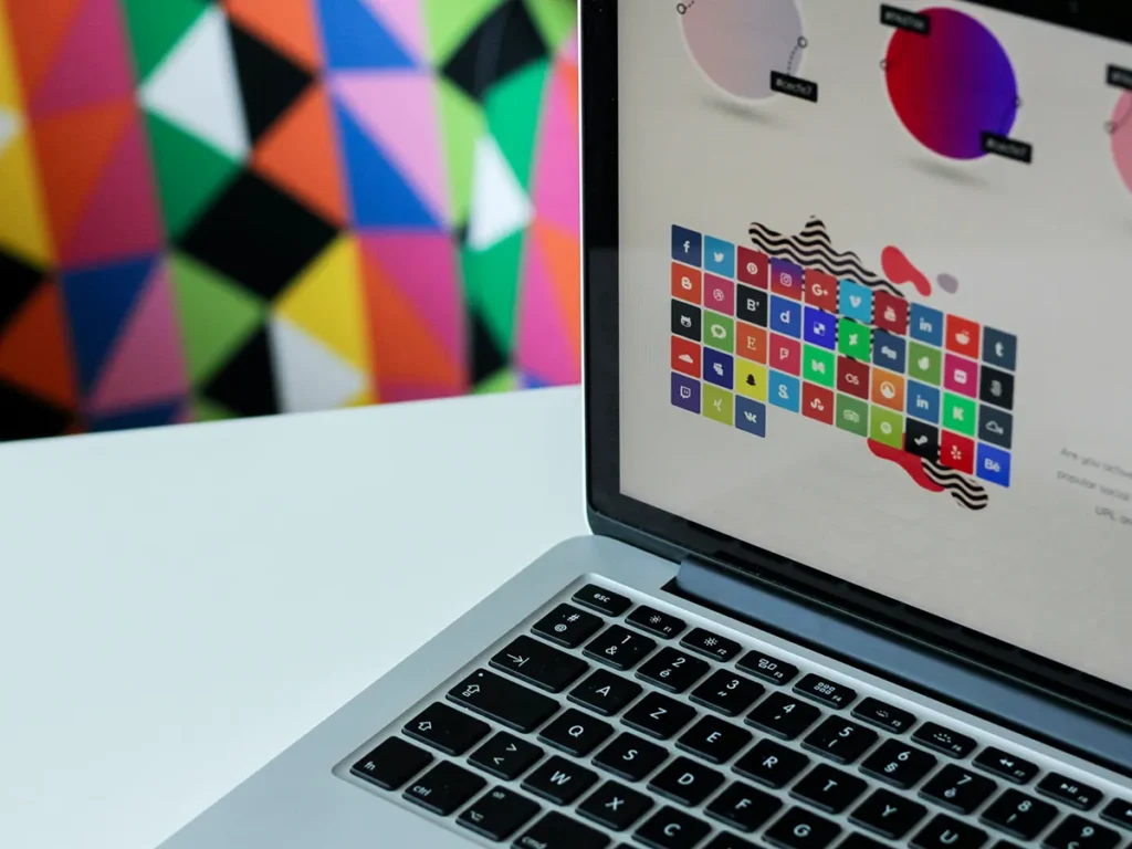 nordwood-themes-ubIWo074QlU-unsplash